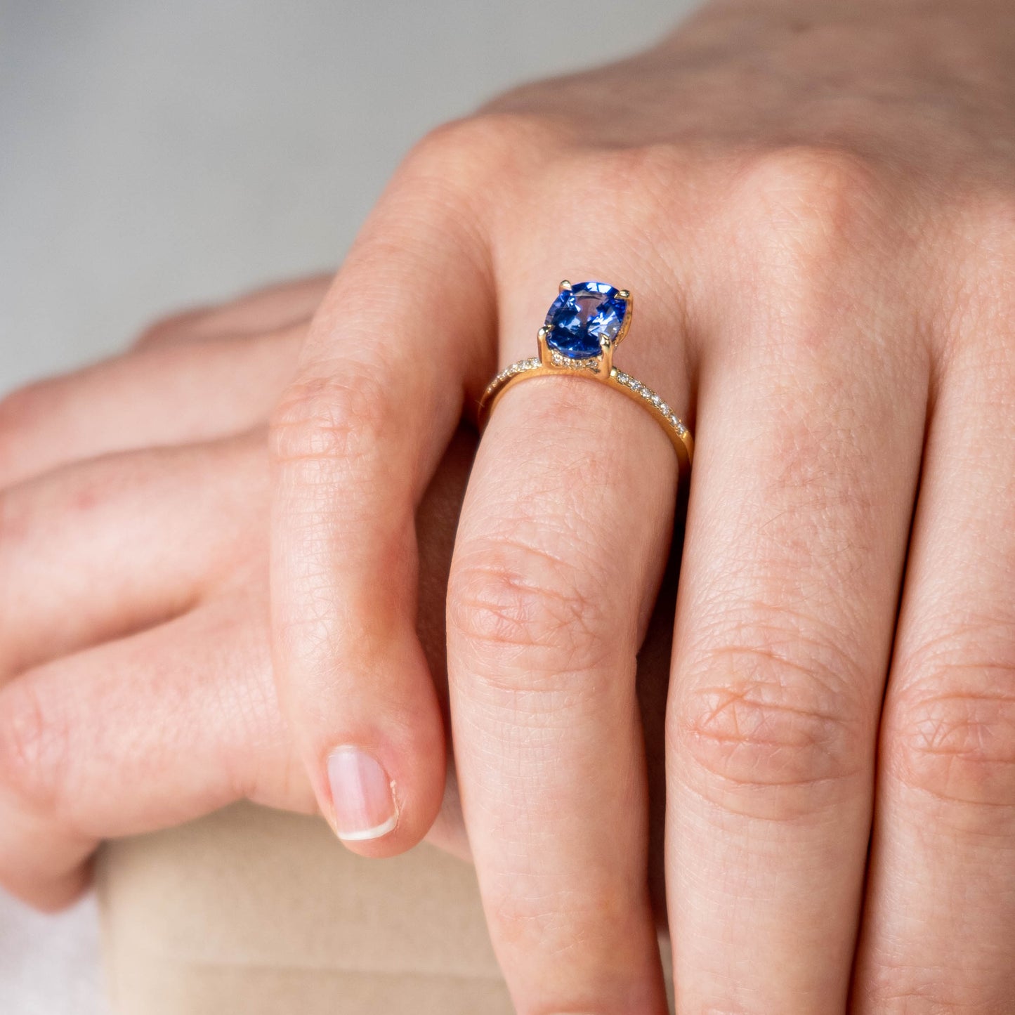 Aurora Solitaire Pavé Ring - Blue Sapphire & Diamond 2.30 ct